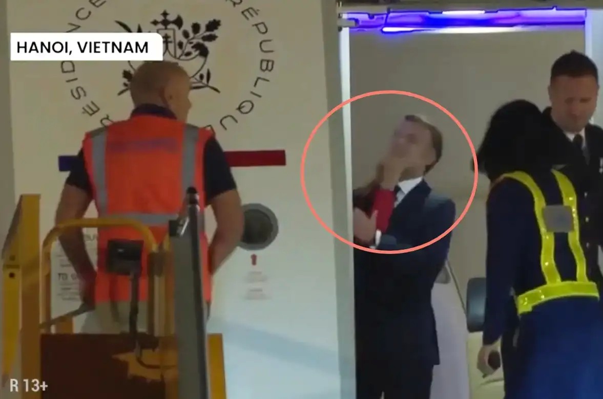 Fransa Cumhurbaşkanı Macron’a First Lady’den tokat 1 Fransa Cumhurbaşkanı Emmanuel Macron, eşi Brigitte Macron tarafından yüzüne tokat atılmasıyla gündeme geldi.