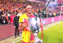 Bu sezon Napoli'den kiralık olarak geldiği Galatasaray'ı attığı gollerle şampiyonluğa taşıyan Victor Osimhen, Suudi Arabistan'ın Al Hilal takımına transfer oldu