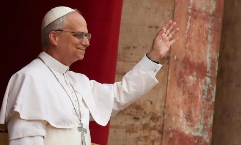 Vatikan’da ilk halka hitabını gerçekleştiren Papa Leo XIV; Ukrayna, Gazze ve Hindistan-Pakistan gerilimlerine değinerek “kalıcı barış” çağrısı yaptı.