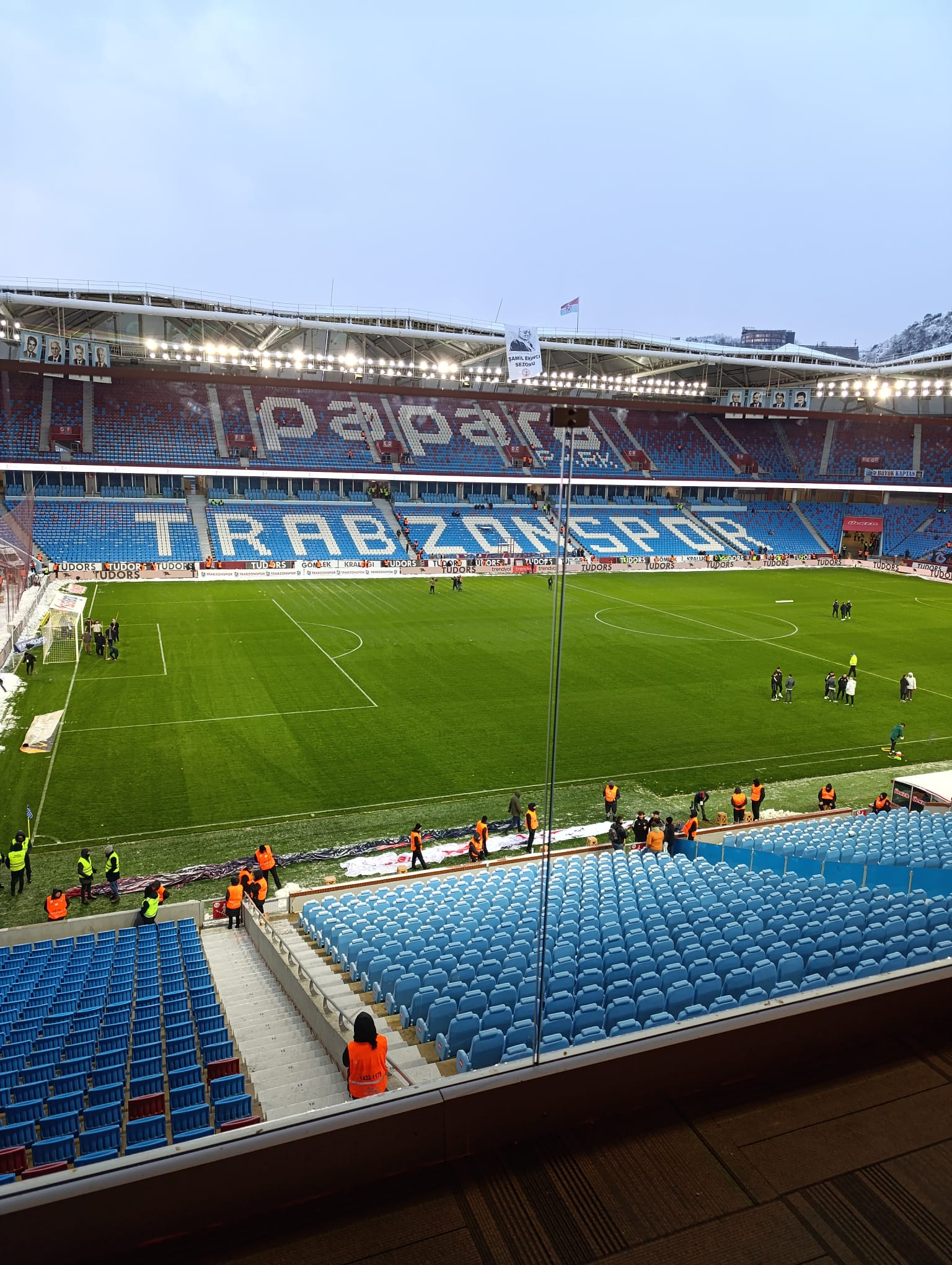 Dev sponsor Papara kayyıma! 1 Trabzonspor, Fenerbahçe ve Beşiktaş ile sözleşmeleri bulunan Papara, yasadışı bahise önayak olduğu gerekçesiyle kayyıma devredildi