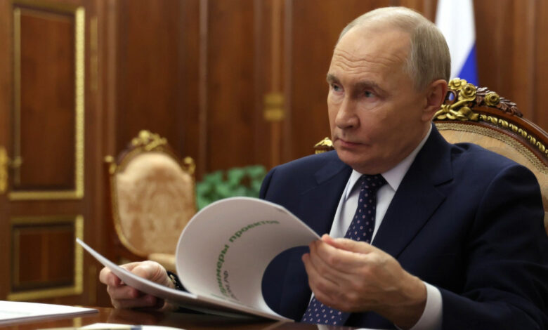 Rusya’ya yönelik yaptırım tehdidinin hemen ardından konuşan Putin, Ukrayna ile doğrudan görüşmelere başlamak istediklerini duyurdu.