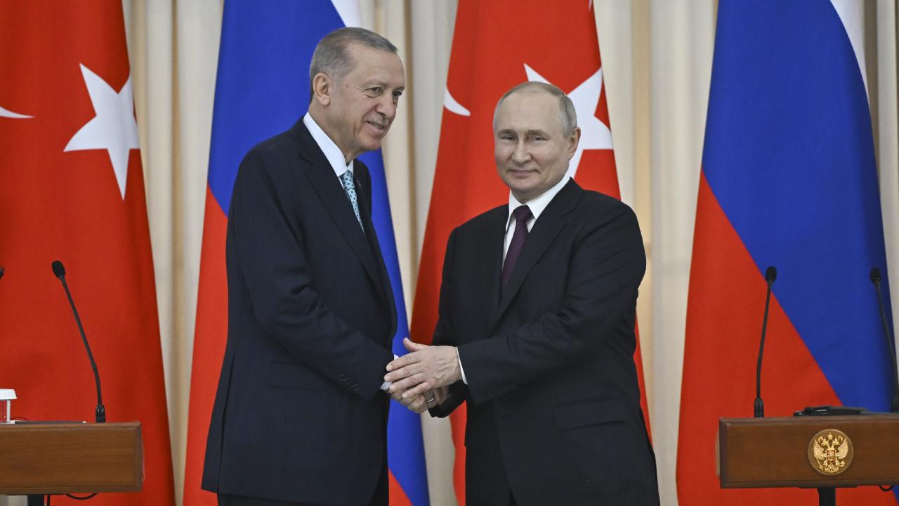 Kremlin, Ukrayna Devlet Başkanı Zelenski’nin davetine rağmen Rusya Devlet Başkanı Putin’in İstanbul’daki görüşmelere katılmayacağını açıkladı
