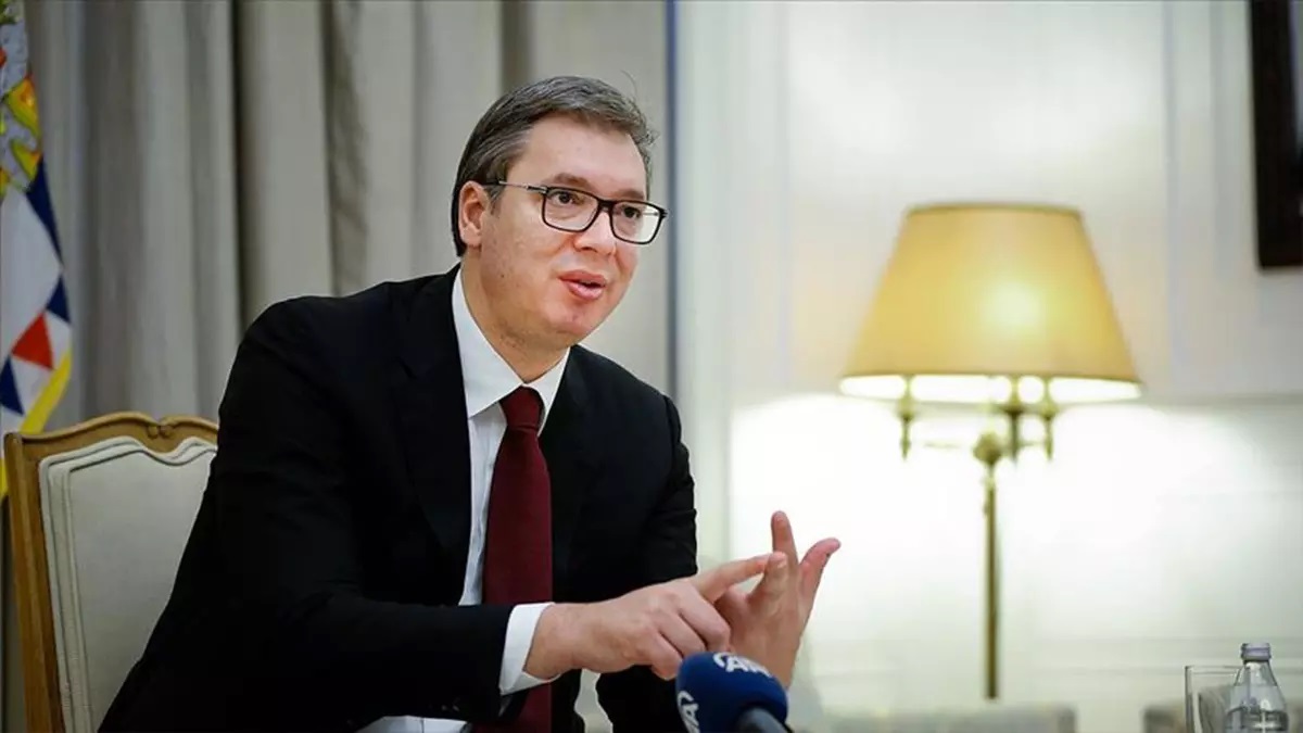 Sırbistan Cumhurbaşkanı Vucic, ABD ziyaretini yarıda kesti 1 Sırbistan Cumhurbaşkanı Aleksandar Vucic, ABD’nin Florida eyaletine gerçekleştirdiği resmi ziyareti sırasında aniden rahatsızlandı.
