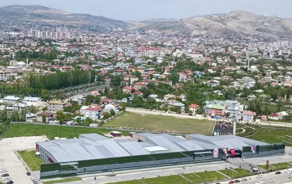 Başkent Tuşpa, Van Kalesi'nden Van Müzesi ve kentin görünüşü.