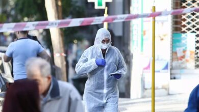 Yunanistan’da yürekleri ağızlara getiren bir olay yaşandı. Elindeki bombanın infilak etmesi sonucu bir kadın hayatını kaybetti.