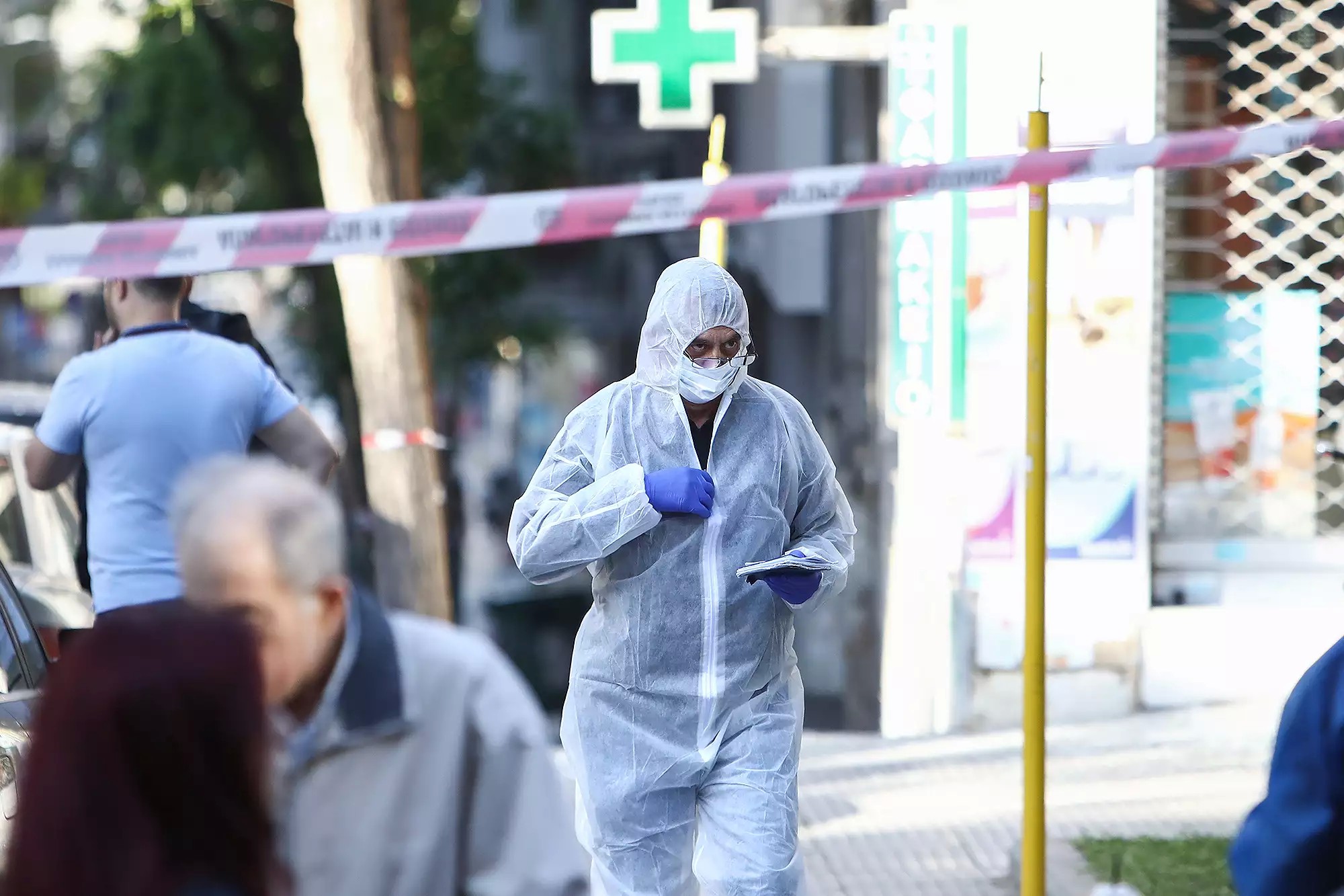 Yunanistan'da patlama: Bomba taşıyan kadın öldü 1 Yunanistan’da yürekleri ağızlara getiren bir olay yaşandı. Elindeki bombanın infilak etmesi sonucu bir kadın hayatını kaybetti.