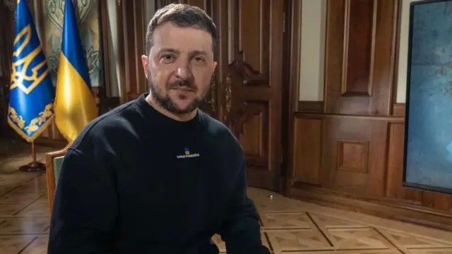 Zelenski’den Putin’in ateşkes çağrısına yanıt 1 Ukrayna lideri Volodimir Zelenski, Putin’in 15 Mayıs’ta İstanbul’da doğrudan görüşme önerisine sosyal medya üzerinden yanıt verdi.