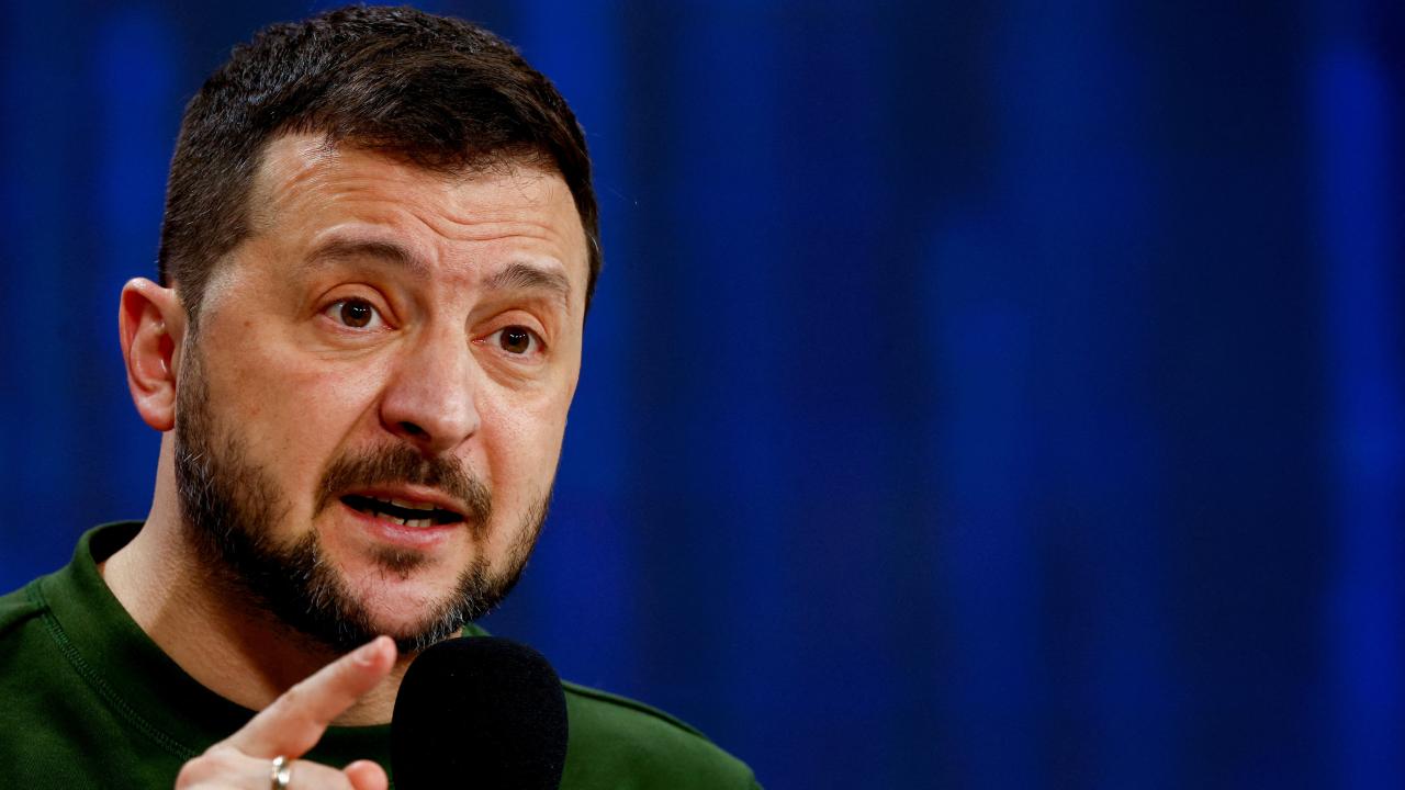 Zelenskiy: Perşembe günü Türkiye’de Putin’i bekliyorum 1 Ukrayna lideri Zelenski, Putin’in İstanbul’daki müzakere teklifine olumlu yanıt verdi.