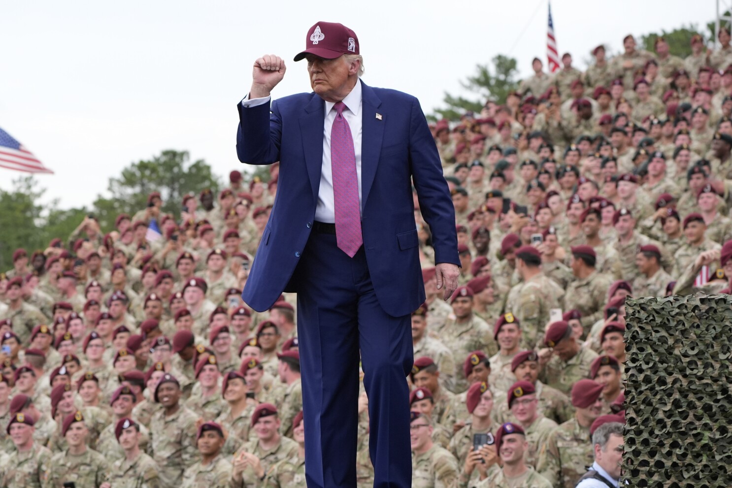 ABD’de gerilim tırmanıyor! Trump’a otoriterlik suçlaması 1 ABD Başkanı Donald Trump’ın Los Angeles’a Ulusal Muhafız ve Deniz Piyadesi göndermesi Kaliforniya Valisi Gavin Newsom’un tepkisini çekti.