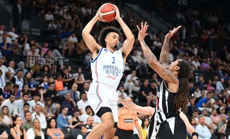 Anadolu Efes - Beşiktaş Fibabanka eşleşmesinde 3. randevu