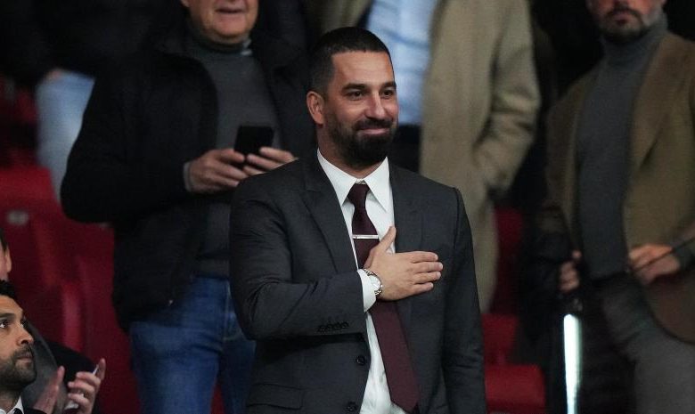 Shakhtar Donetsk Teknik Direktörü Arda Turan'a bir dönem forma giydiği İspanya'dan 1.3 milyon Euro vergi borcu çıktı