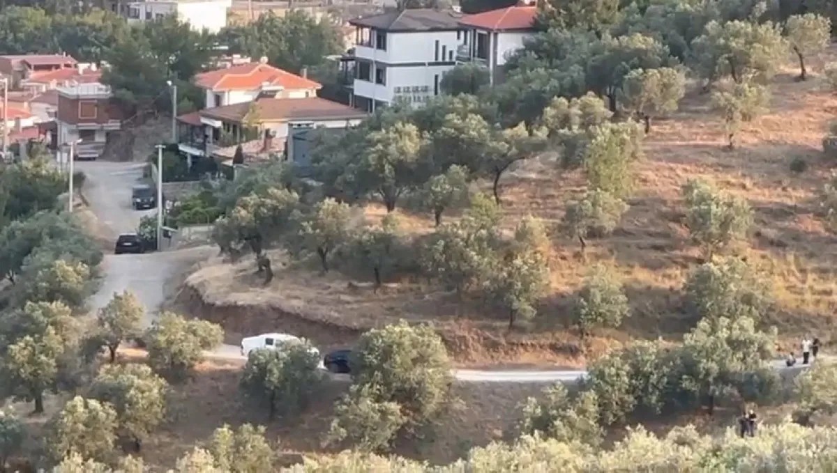 Balıkesir Edremit’te Ekrem İmamoğlu’nun babası Hasan İmamoğlu’na ait olduğu öne sürülen arazide jandarma ekipleri tarafından geniş çaplı arama yapıldı.