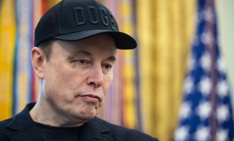 Tesla CEO’su Elon Musk, Trump yönetiminin desteklediği 2.5 trilyon dolarlık harcama yasasına sosyal medya platformu X üzerinden ateş püskürdü.