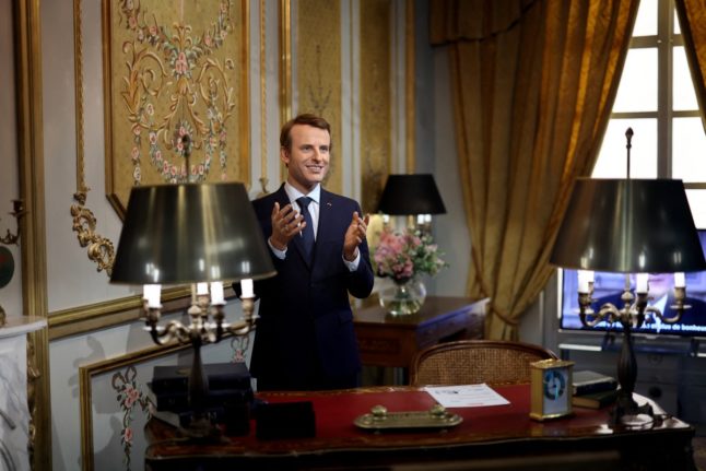 Paris’te şaşırtan eylem: Emmanuel Macron çalındı 1 Fransa Cumhurbaşkanı Emmanuel Macron’un balmumu heykeli, Paris’teki ünlü Grevin Müzesi’nden çalındı.