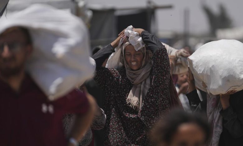 Gazze’de her gün binlerce Filistinli, ailesine yiyecek götürebilmek için kurşunların, bıçakların ve çaresizliğin içinden geçmek zorunda kalıyor.
