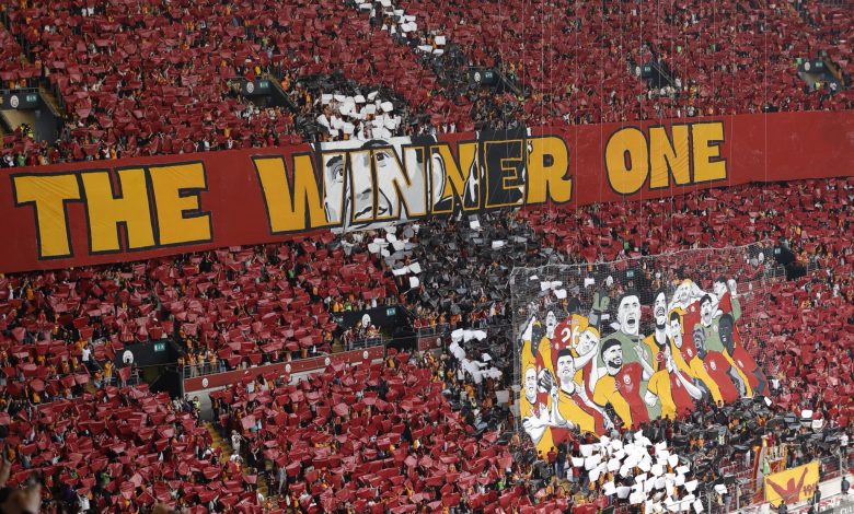 Galatasaray, KAP’a yaptığı açıklamada 2030-2035 arasındaki loca ve VIP koltuk gelirlerini bugünden devrettiğini ve 5 milyar TL’lik nakit kaynak sağladığını duyurdu