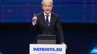 Hollanda’da aşırı sağcı Özgürlük Partisi lideri Geert Wilders, koalisyon hükümetinden çekildiklerini açıkladı.