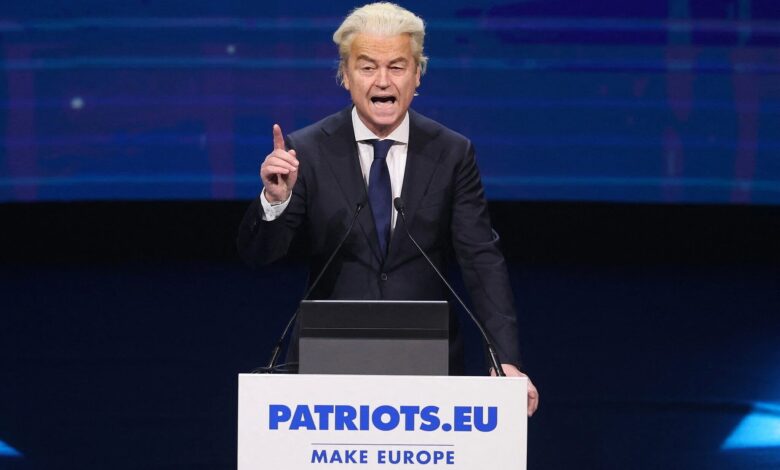 Hollanda’da aşırı sağcı Özgürlük Partisi lideri Geert Wilders, koalisyon hükümetinden çekildiklerini açıkladı.