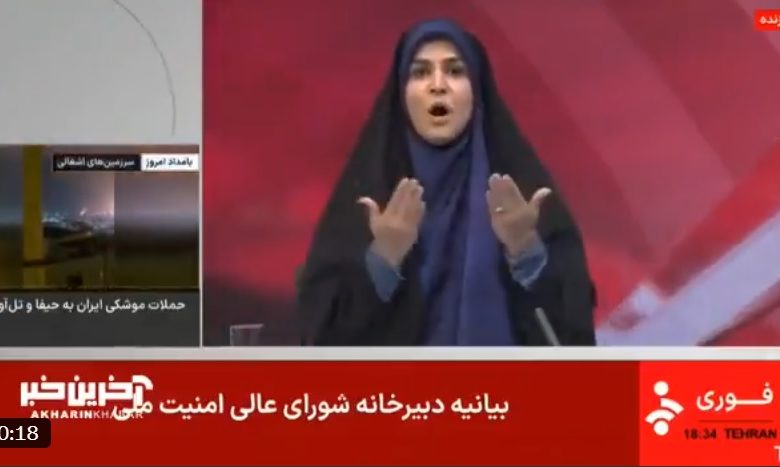 İran Devlet Televizyonu binasını hedef alan İsrail füzeleri, canlı yayın sırasında stüdyoyu yerle bir etti.