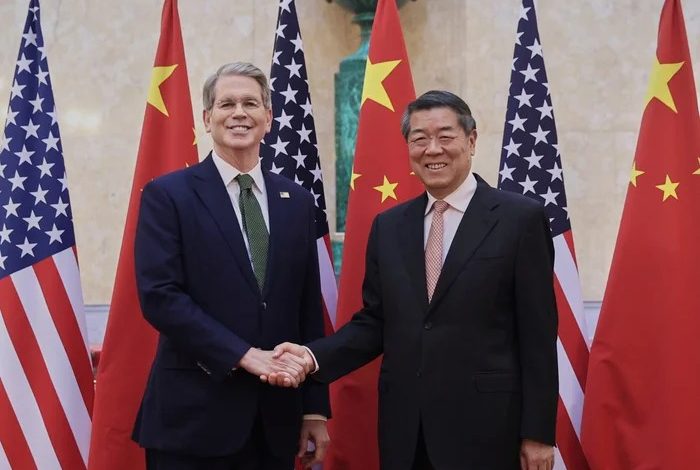 ABD ve Çin ticaret gerilimlerinin gölgesinde Londra’da bir araya geldi. Görüşmelerde stratejik başlıklar masada.