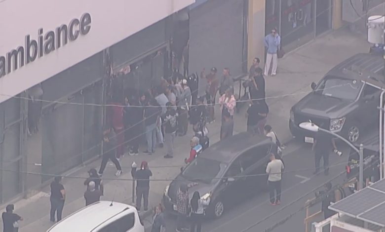 ABD’nin Los Angeles kentinde ICE tarafından düzenlenen geniş çaplı göçmen operasyonu, sokaklarda gerginliğe yol açtı.