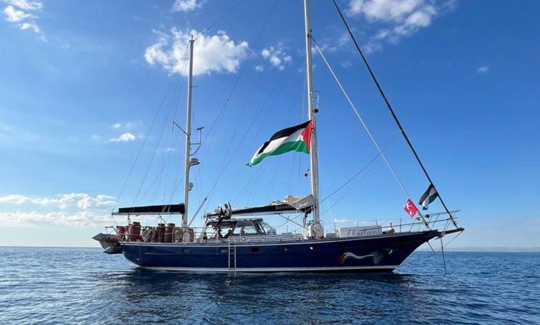 Gazze’ye insani yardım taşıyan Madleen yelkenlisi, İsrail ordusunun baskını sonrası Usdud Limanı’na ulaştı.