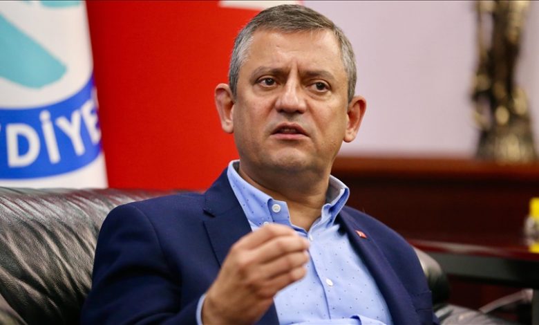 Özgür Özel, temmuz ayında asgari ücrete seyyanen zam yapılması için mücadeleyi sürdüreceklerini söyledi.