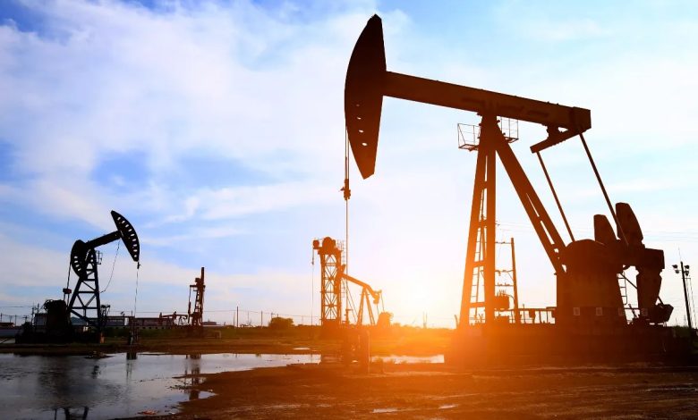 . Petrol vadeli kontratlarında sert düşüş yaşanırken, yatırımcıların arz güvenliğine dair kaygılarında da belirgin azalma gözlendi.