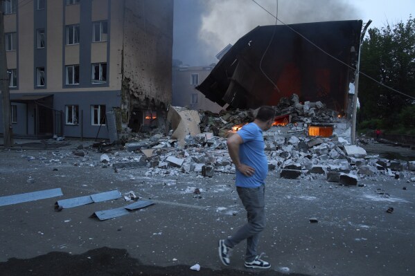 Rusya’dan Ukrayna’ya bir günde iki saldırı 1 Kiev'e düzenlenen geniş çaplı İHA saldırısının yankıları sürerken, Rusya bu kez Odesa'da bir doğumhane ve sağlık merkezi hedef aldı. B