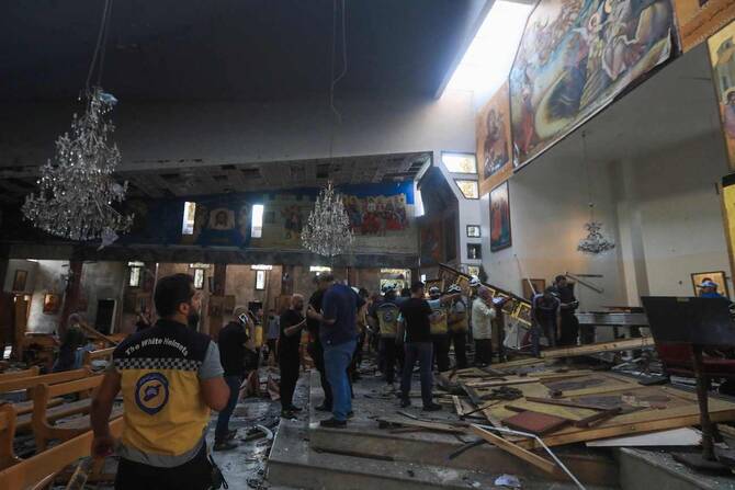 Suriye'nin başkenti Şam'da Mar İlyas Kilisesi'ne düzenlenen intihar saldırısında en az 15 kişi hayatını kaybetti