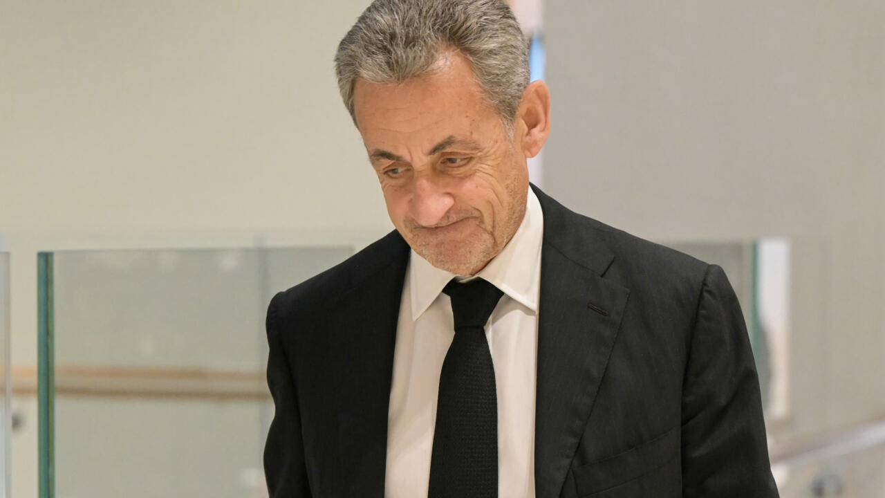 Eski Fransa Cumhurbaşkanı Nicolas Sarkozy, ülkenin en yüksek devlet onuru olan Légion d'honneur’dan çıkarıldı.