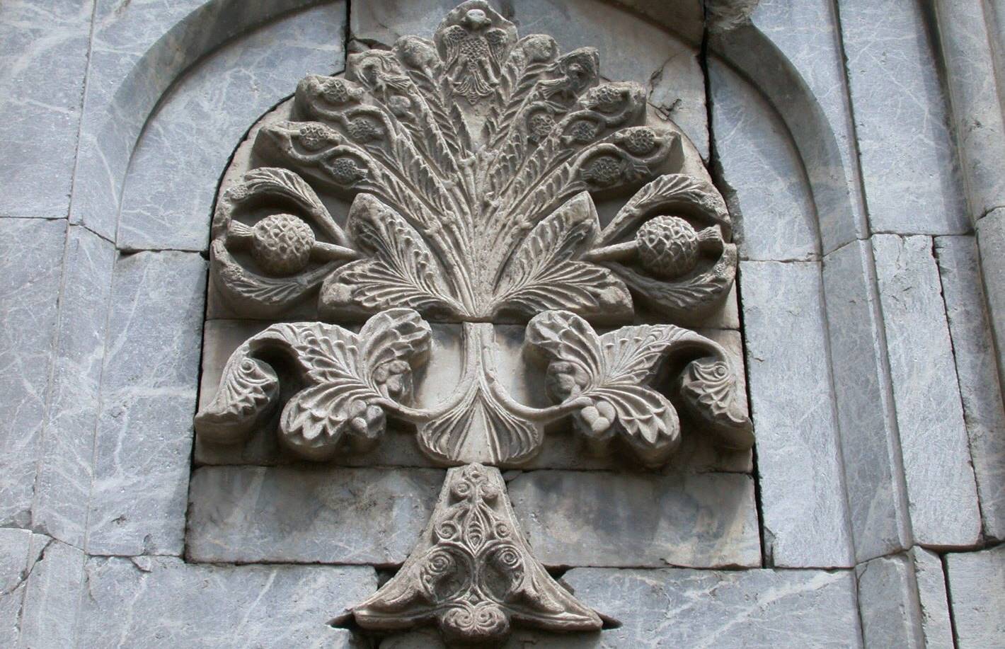 Dünden Bugüne Türk Kültüründe Hayat Ağacı! 1 Sivas Gök Medrese'de bulunan Hayat Ağacı.