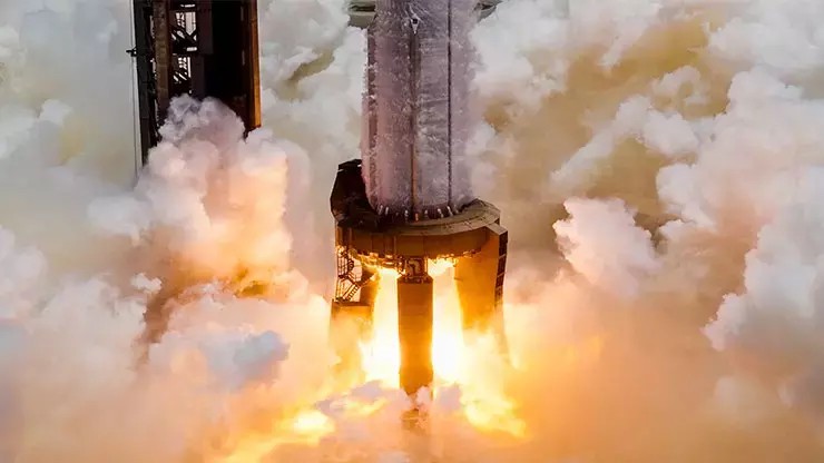 Starship roketi, Teksas’taki Starbase test alanında yapılan rutin bir deneme sırasında büyük bir patlama yaşadı