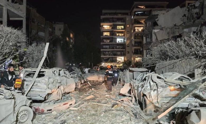 İsrail'in ikinci saldırısını karşılayan İran, Tel Aviv'i yüzlerce balistik füze ile vurdu. İsrail'in başkentinde, yoğun hasar meydana gelirken en az iki kişi hayatını kaybetti