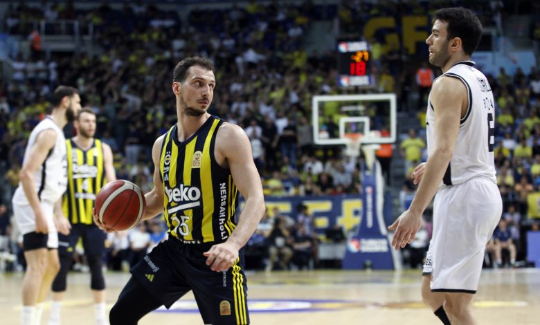 Yarı finalde rakibi Bahçeşehir’i 3 maçta da yenen Fenerbahçe Beko, 5 maçlık seriden çıkan Beşiktaş Fibabanka ilk maçta şans tanımadı.