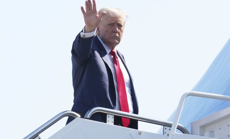 ABD Başkanı Trump İskoçya’da 17 ABD Başkanı Donald Trump, dört günlük özel bir ziyaret için İskoçya’ya gitti. Trump, Starmer ve Von der Leyen ile temaslarda bulunacağını söyledi.