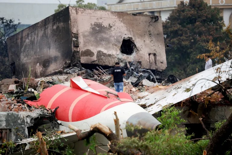 Air India faciasına dair ilk rapor yeni şüpheleri doğurdu 1 260 kişinin hayatını kaybettiği 12 Haziran’daki Air India kazasına dair yayımlanan ön rapor, felaketin nedenine dair netlik getirmedi.