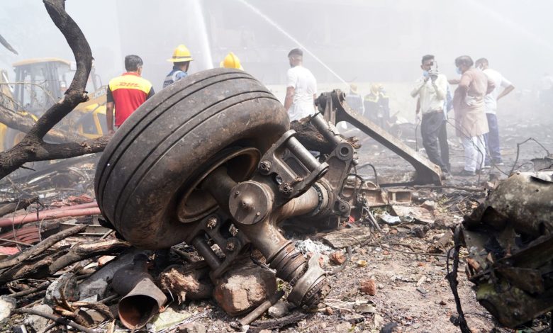 Air India faciasında çarpıcı detay! 260 kişi ölmüştü 12 Ahmedabad-Londra seferini yapan Air India uçağının geçen ay yere çakılmasıyla sonuçlanan kazanın ön raporu açıklandı.