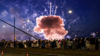 Almanya’nın Düsseldorf kentinde düzenlenen Rheinkirmes şenliğinde havai fişek gösterisi felakete dönüştü.