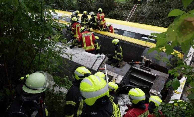 Almanya’da yolcu treni raydan çıktı 10 Almanya’nın güneybatısındaki Riedlingen yakınlarında bir yolcu treninin raydan çıkması sonucu çok sayıda kişi hayatını kaybetti.