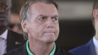 Brezilya Yüksek Mahkemesi, darbe girişimi suçlamasıyla yargılanan Jair Bolsonaro’nun ayağına elektronik kelepçe takılmasına karar verdi.