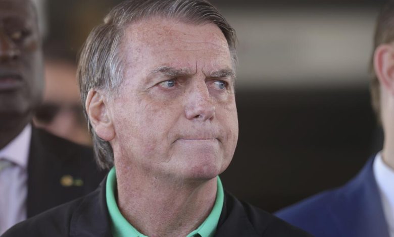 Bolsonaro’ya elektronik kelepçe takıldı 19 Brezilya Yüksek Mahkemesi, darbe girişimi suçlamasıyla yargılanan Jair Bolsonaro’nun ayağına elektronik kelepçe takılmasına karar verdi.