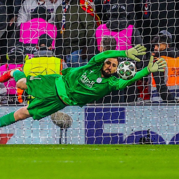 Galatasaray'a Donnarumma fırsatı! 1 Galatasaray, Paris Saint Germain ile sözleşme uzatma konusunda anlaşamayan kaleci Gianluigi Donnarumma için devrede