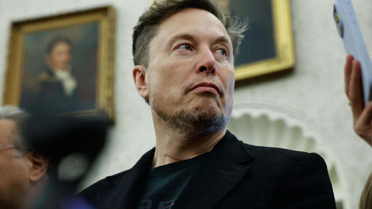 Elon Musk’tan siyasi hamle: Amerika Partisi kuruldu 1 Elon Musk, sosyal medya platformu X üzerinden yaptığı açıklamayla "Amerika Partisi" adını verdiği yeni bir siyasi oluşum başlattığını duyurdu.