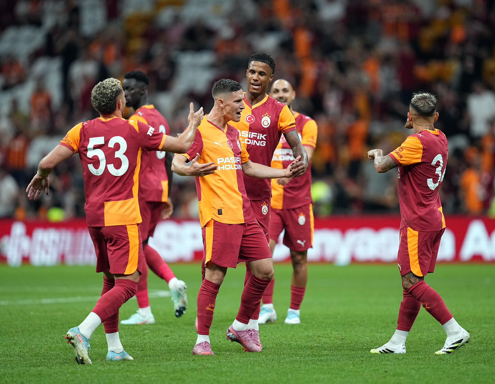 Galatasaray dümdüz etti 1 Galatasaray hazırlık maçında, Fransa 1. Lig ekibi Strasbourg'u Barış Alper Yılmaz (2) ve Roland Sallai'nin golleriyle 3-1 yendi