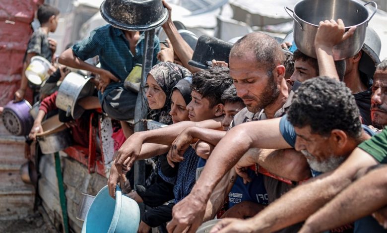 Gazze'de açlık büyüyor 11 İsrail ordusu, giderek büyüyen insani kriz nedeniyle Gazze’nin üç yoğun nüfuslu bölgesinde günlük 10 saatlik kısmi duraklama uygulamasına geçti.