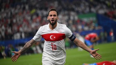 Adı Galatasaray ile anılan Hakan Çalhanoğlu için Fenerbahçe devreye girdi. Serhat Akın’ın gece yarısı yaptığı “Hayırlı olsun” paylaşımı dikkat çekti