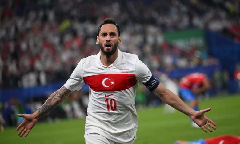 Adı Galatasaray ile anılan Hakan Çalhanoğlu için Fenerbahçe devreye girdi. Serhat Akın’ın gece yarısı yaptığı “Hayırlı olsun” paylaşımı dikkat çekti