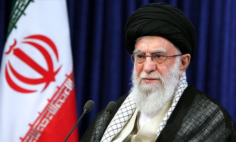 İsrail’le yaşanan çatışmaların ardından İran’ın dini lideri Ayetullah Ali Hamaney, haftalar sonra ilk kez halkın karşısına çıktı.