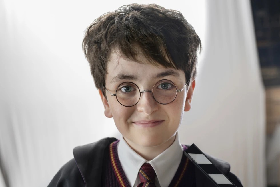 HBO’nun “Harry Potter” dizisinden ilk kare geldi! 1 HBO, büyük merakla beklenen “Harry Potter” dizisinin çekimlerinin başladığını duyurdu